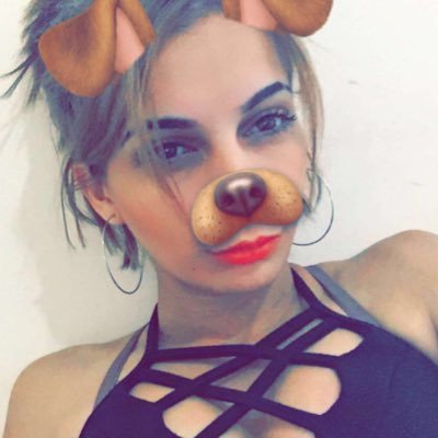 Snap: b_boni.
19 anos com cara de 16.
Pra vc é boni.