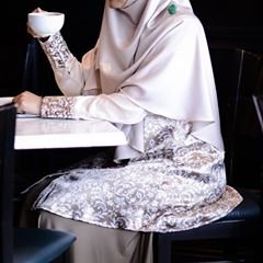 MursyidahA's profile picture. Do what makes you happy. Stop thinking that you have to please everyone, because you can't. #SayangiDirimu ♡