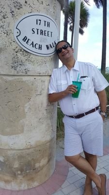 Ingeniero Civil, Posgrados en Seguridad, Salud y Ambiental. SamarQuillero, amante de la Paz y la tranquilidad. Libre de perfección con muchas cosas buenas.