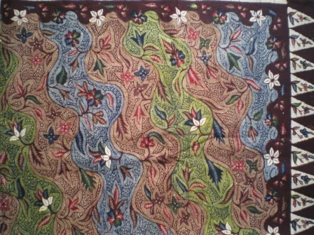 Koleksi Kain Nusantara, khususnya batik tulis dan tas berbahan kulit premium dan batik lawas eksklusif