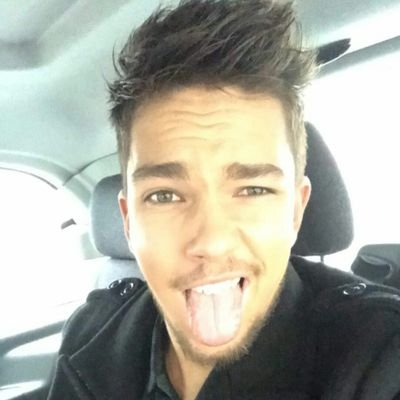 Nois é tudo Matt Terry 💕
Vih 💙 and Fê 💕(duas minas Directioners que se apaixonaram por essa coisinha chamada Matt )