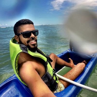 Flho de Deus pela Graça e perseguidor de um avivamento para gerações, Marido, Pai e Discipulo.