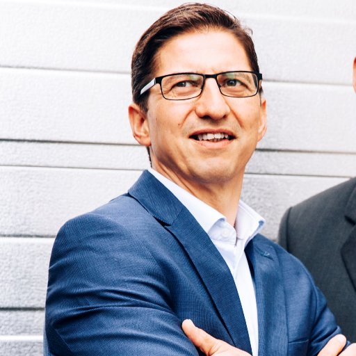 Directeur owner TecLine en BouwGenius, Internationaal ondernemer, trots op onze 6 kinderen, Autoliefhebber, expert zaken doen in Duitsland, Klant is Koning!