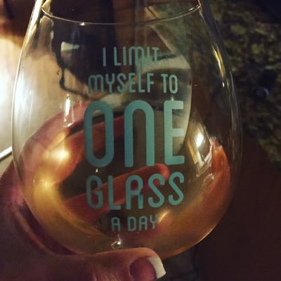 30sGirlie's profile picture. A girl in her 30s just living life & conquering one internet date after another 💁🏻