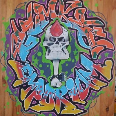 I make handmade graffiti art on reclaimed oak skirting. Etsy shop: https://t.co/pubKBfFiio