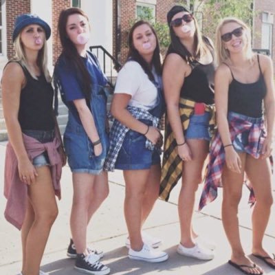 Basicbitches111's profile picture. yeah I admit I'm basic too❤👅✌🏻