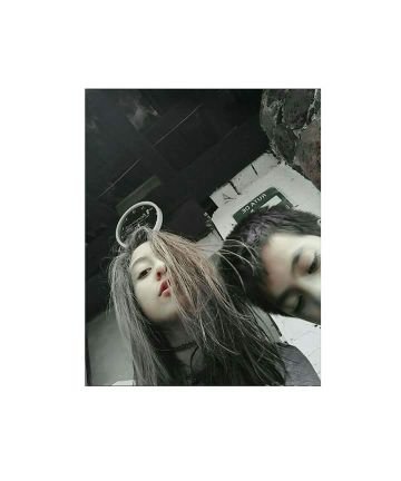 La noche llega y da la hora se van las horas y yo me quedó ❤