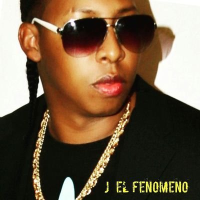 Artista de música urbana, cantante y compositor.
