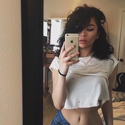 Profile Picture of Your Girl Haley  🌹 🌸 (@FvknUrBae) on Twitter