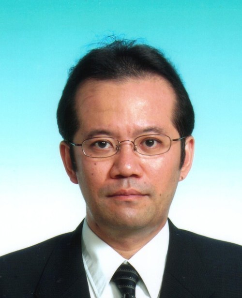 中堅電機メーカの営業スタッフ部門に所属する会社員です。デシタルカメラで写真を撮るのと読書が趣味です。