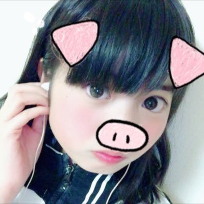 アカウントなんでか凍結しちゃった…笑 新しいアカウントだよ♡ フォローしてくれると嬉しいです♡よぉ。ロリコン共。…いつも見てくれてありがと。オムライス味のナポリタンが好きです。LINELIVEで活動しています! 8時〜10時にはやっているので見てくれたら嬉しいです♡くそ兄貴→@PINKID1412