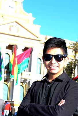 Student of economics and social communication.