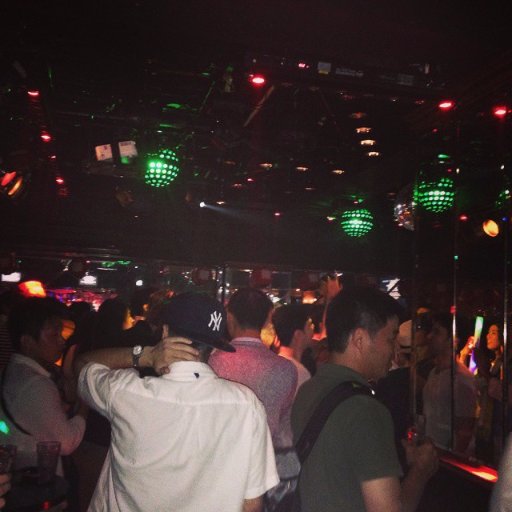 HipHop x EDM x NightClub x Cigarettes x Alcohol !! 酒と煙草とクラブとEDMを愛する女。本業はWebクリエイター。