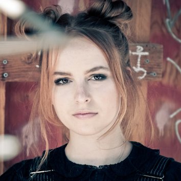 Acompanhe todas as novidades da cantora e atriz @bridgitmendler em sua fonte oficial na América Latina.