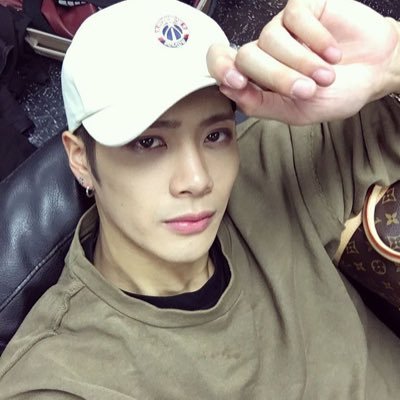 cloudchxser's profile picture. 