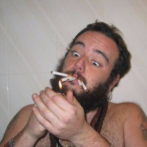 Mírala toa sonriente aunque le cante malamente, muy tranquila y muy quieta, porque con ella no, no quiero ser un poeta.