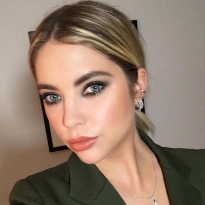 here to support Ashley Victoria Benson✨ 05/27/15 & 06/05/15✨ #ProudBenzoholic ✨ https://t.co/WozRjnMfOd  please subscribe to my YouTube channel