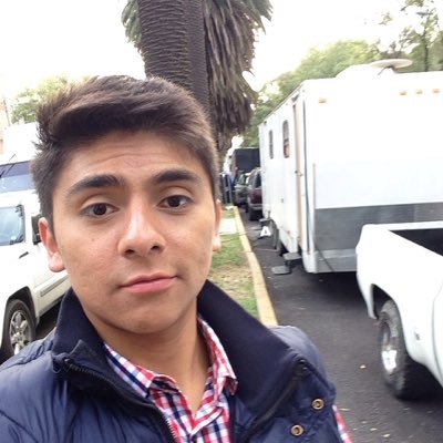 Viajero sin destino alguno , pero con objetivos y perseguidor del Éxito sigueme en instagram: Carlos95_09 / vine : Carlos Castro