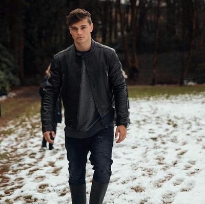 ▫scared to be lonely🔥
▫follow me and I follow you🍕
▫I Love You Martin Garrix ❤
