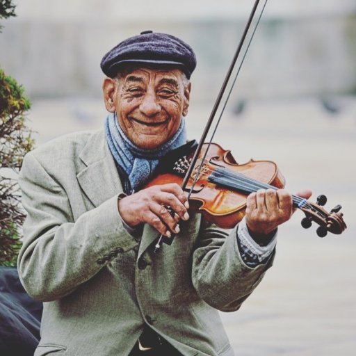 a simple violinist who like to play violin

عازف كمان و عاشق للوتر
كل مقاطعي على صفحة اليوتيوب