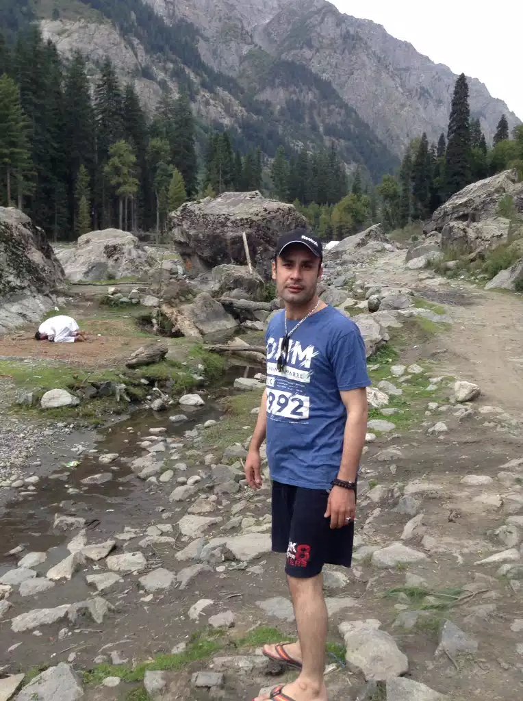 afzaal_been's profile picture. ﺭﻭﺋﯿﮟ ﻧﮧ ﺍﺑﮭﯽ ﺍﮨﻞ ﻧﻈﺮ ﺣﺎﻝ ﭘﮯ ﻣﯿﺮﮮ ﮨﻮﻧﺎ ﮬﮯ ﺍﺑﮭﯽ ﻣﺠﮫ ﮐﻮ ﺧﺮﺍﺏ ﺍﻭﺭ ﺯﯾﺎﺩﮦ