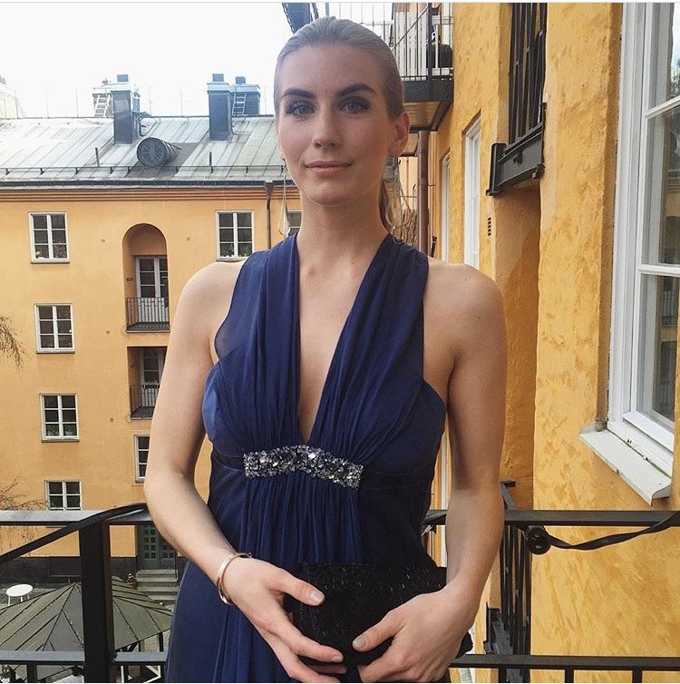 carinewest2015's profile picture. Salut Je Suis Carine  Je vie à saint Malo .. je suis celaibataire sans  enfants bah je suis une femme respectueuse sincère honnête gentille