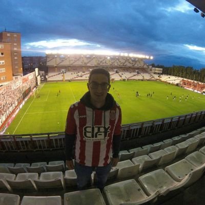 Soci i petit accionista del GironaFC, apassionat del món del motor i enamorat de la millor persona del món!