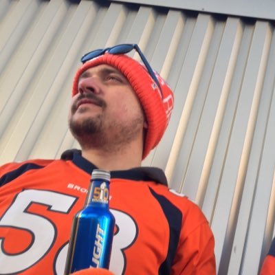 robotchoir's profile picture. Overdramatic nerdy dad 🤐🤓👪