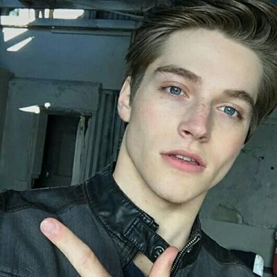 rpwfroy's profile picture. 