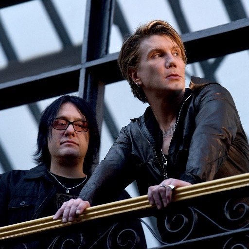 Official Goo Goo Dolls Twitter. John Rzeznik- @JohnRzeznikGGD Robby Takac- @RobbyTakac New album #Boxes out now! https://t.co/4kCBe0x3mZ