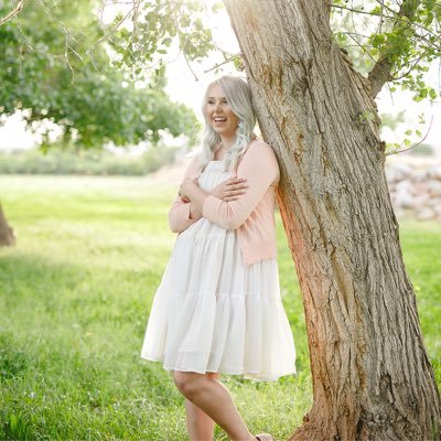 Instagram: @tiffchrish