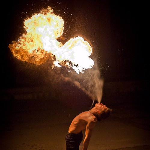 Tout ce qui a rapport avec la jonglerie et les arts du feu dans le monde. Mentionnez pour #firedance #fire #juggler #spinning #poi #staff #fireshow #firepoi