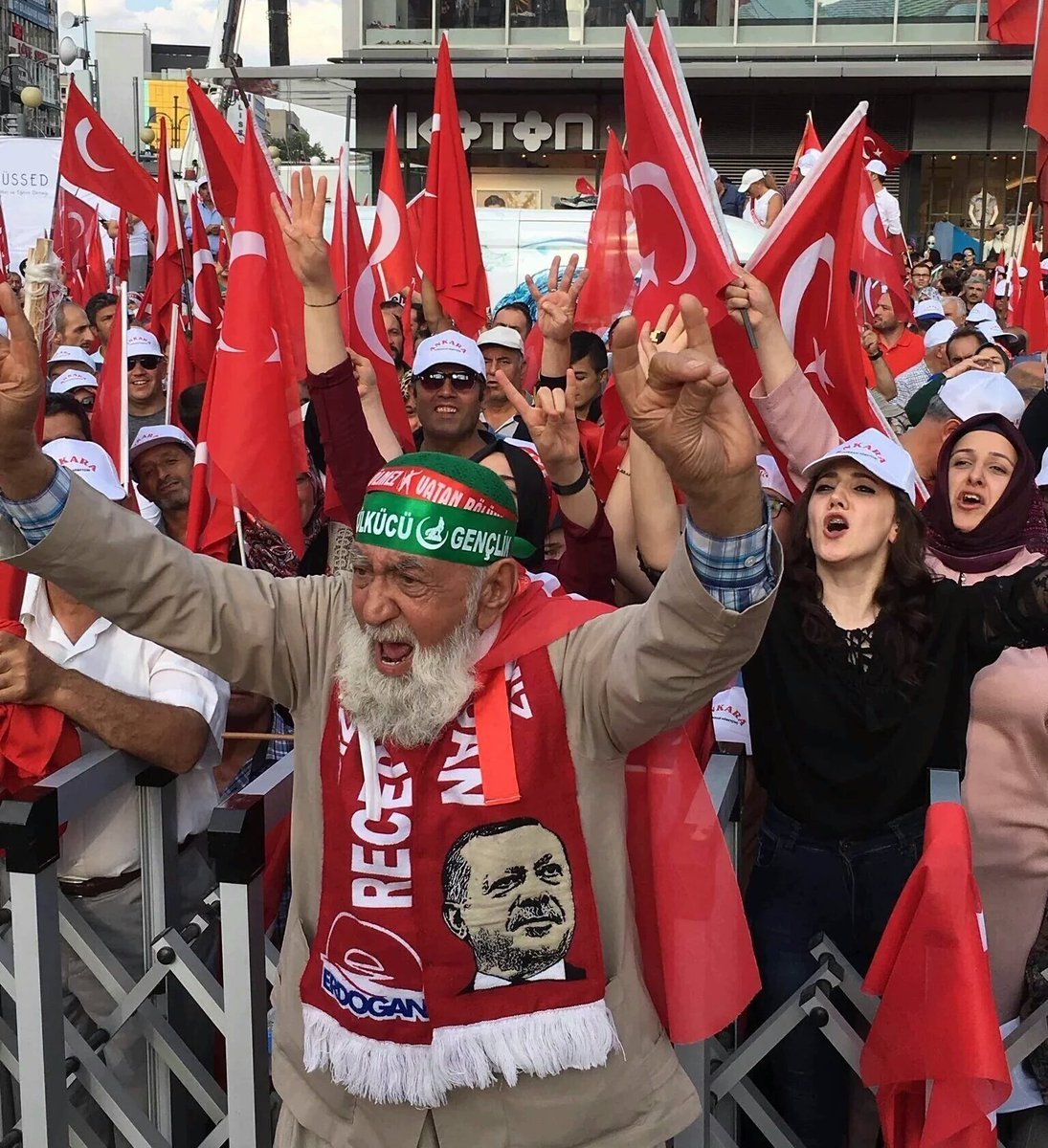 Adana halkının düşüncelerini özgürce belirttiği bağımsız twitter hesabıdır.
Kabadayı azınlıkların değil,halkın dediği olur.
Editör: @Takipci & @FuatAvni