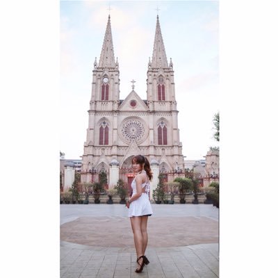 International Business and World Trade - Anhui University of China • Left handed • Fashion Obsesser👠💄