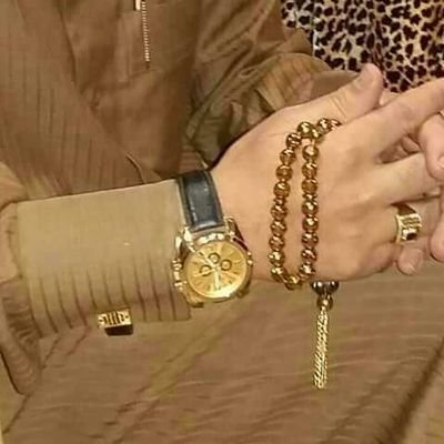 ولا ني بندمان عــــلا كـــل مافات ...اخذت من طيب الزمان ورديه..