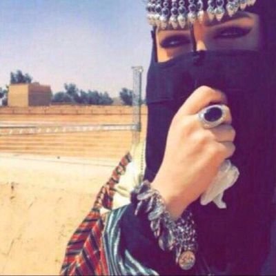 ‏♧‏‏منَ لآ يھتمَ بأمركکء لآ تھتم بأمرھہ 
 فالمحبہ جميلہ ولكنَ الكرامہ ٲجمل..!