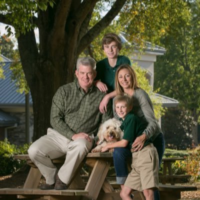 https://t.co/NzMVzyIFIE Provides information on activities/businesses on a local level to make our lives easier! Hubby, 2 boys & a dog #alpharetta #blogger