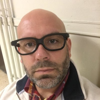 UCwhatUlookAt's profile picture. 