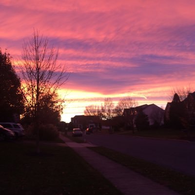 cloudpicsgal0re's profile picture. in no way shape or form affiliated with @cloudpicsgalore