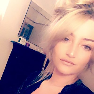 daniellaamber's profile picture. 