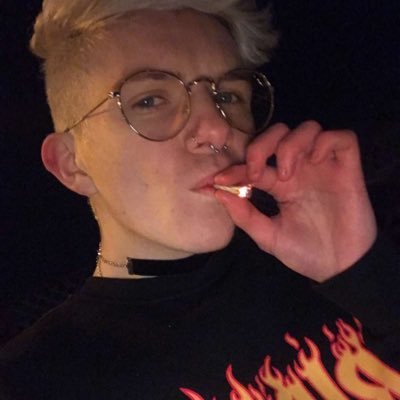 privatebillyx's profile picture. straight up homo / yes my avi is me