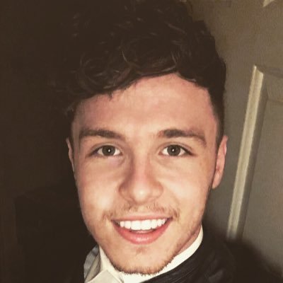 DJ~Singer~Artist~FunnyGuy~🎧🎤🎼🤣 Insta 📷 ~ ryanhuntermusic. snapchat 👻 ~ ryaaanmccc. For bookings & enquires : hunterentertainments@gmail.com