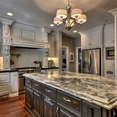 Family owned and operated, we perform all levels of building and remodeling cabinets. We offer start-to-finish solutions for granite and cabinets.