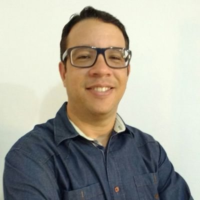 Mestre em Estudos da Linguagem. Letrado em língua inglesa, tecnólogo em redes de computadores e téc. em tecnologias industriais