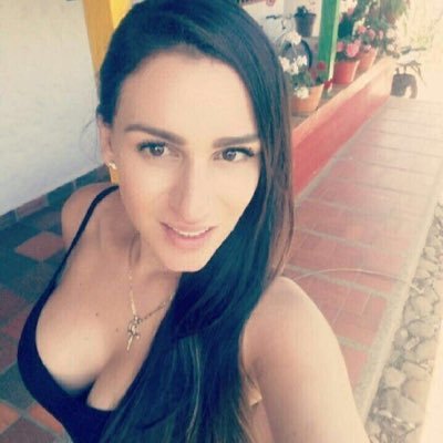 Me gusta la comida el cine y el futbol soy chiva de corazón