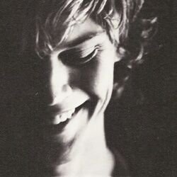 •Quando il mondo mi stava stretto, così stretto da togliermi il fiato, me ne stavo a guardare l’oceano e pensavo “andate tutti a fanculo”.• ~AHS;TWD;OD~