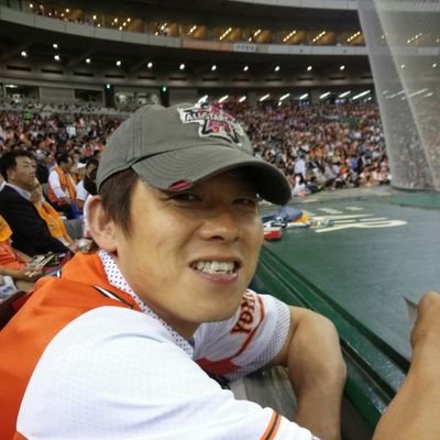 レッド吉田主将率いる都立ワシントン高校野球部の、
笑いの甲子園を目指す大喜利をご覧ください！
うつむかない、振り向かない、見逃さない、常にフルスイング！