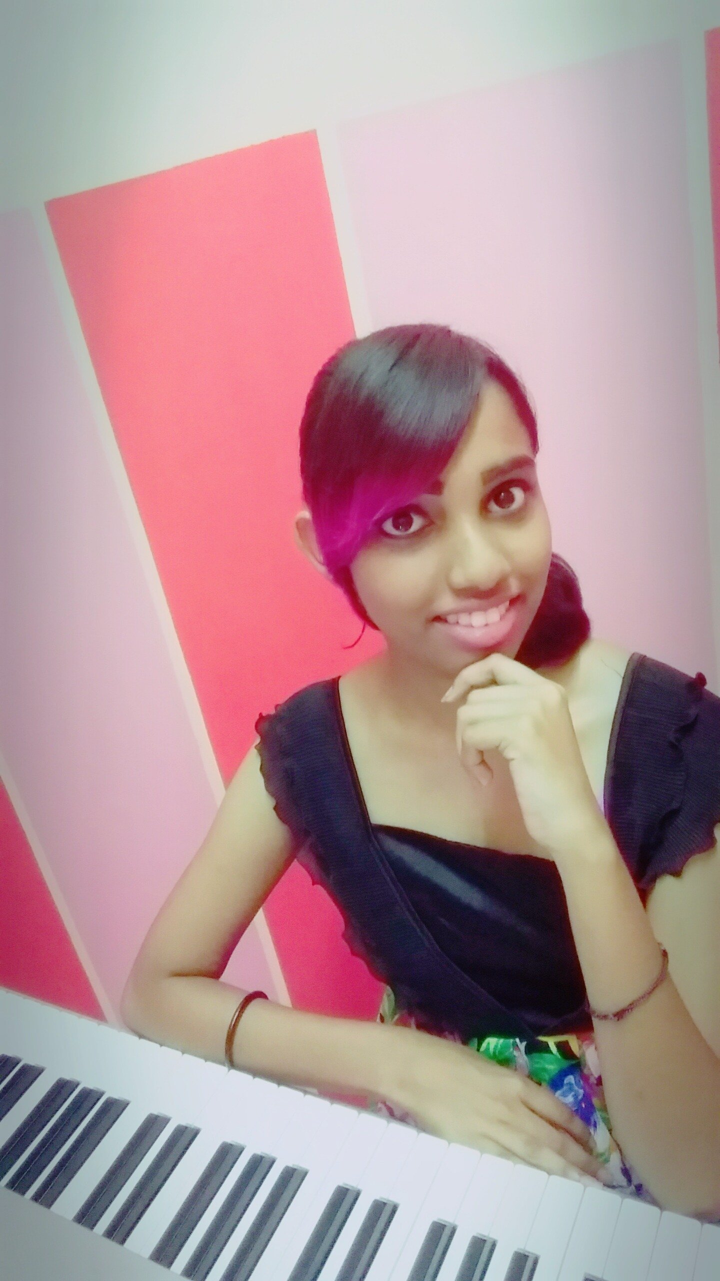 I'm from Malaysia.I'm a keyboard Artist and Musician.I'm music lover and crazy on music.(Syhnthia piano girl)fan page.🎵❤🎻🎤