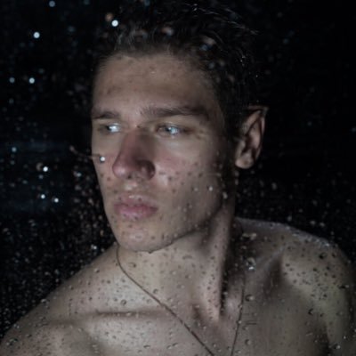 georgyman97's profile picture. I perform beatbox almost every day on periscope🎤 Give me a follow✨ I'll try to make sure you don't regret it😅 LINK BELLOW⬇️