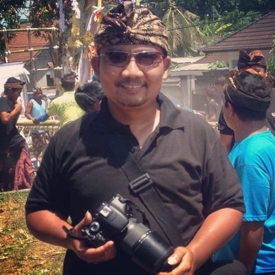 Jangan bawa Bali ke Jakarta, tetapi tetaplah jadi orang Bali di Jakarta
## Berbagi Cerita Melalui Photo ## 3D & Photo Freelancer ##